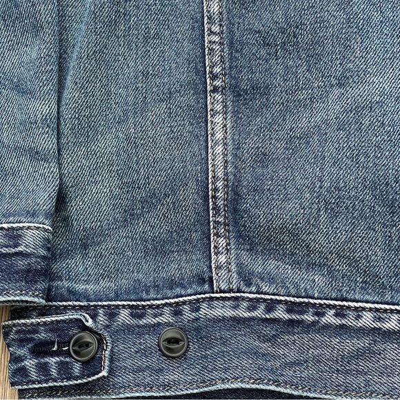 American Eagle Medium Wash Oversized Boyfriend Distressed Jean Jacket Small - Picture 8 of 12